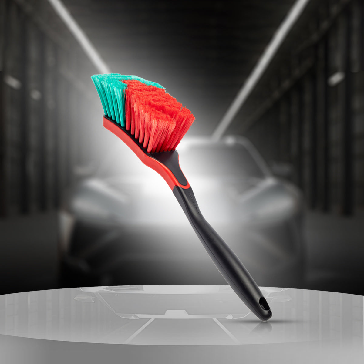 Koch Chemie Rim Brush Small with acid-resistant bristles and ergonomic handle for efficient rim cleaning.