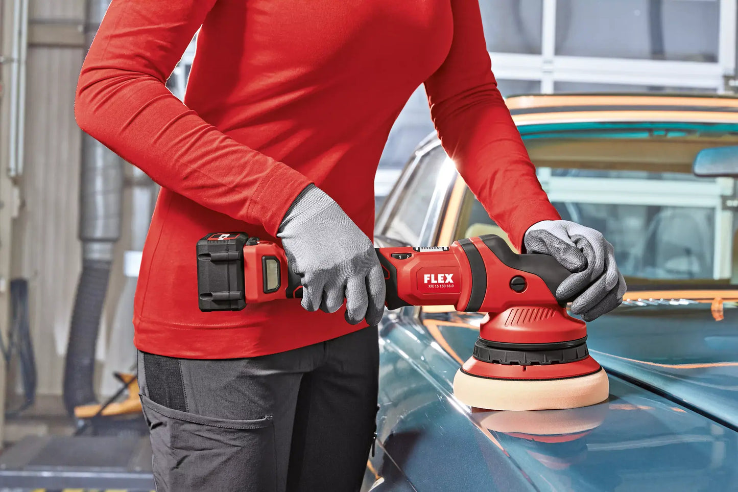 Flex XFE 15 150 18.0-EC/5.0 battery-powered polisher with rapid charger, ergonomic design, and premium storage case for mobile detailing.