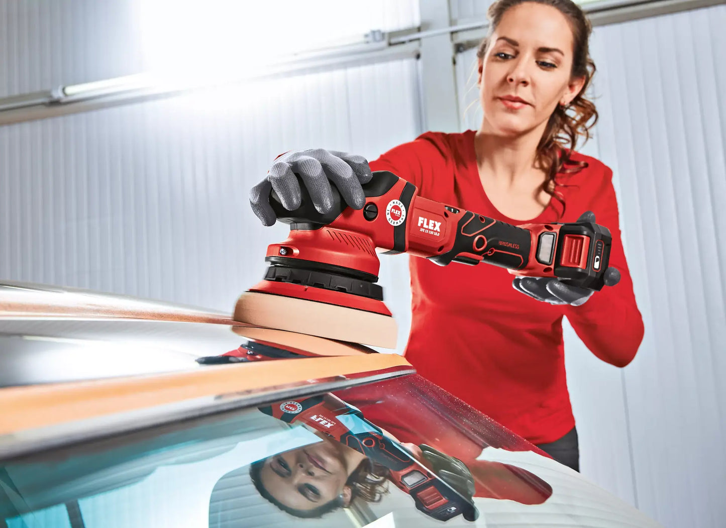 Cordless Flex XFE 15 150 18.0-EC/5.0 dual-action polisher with 125mm and 150mm Velcro backing pads for efficient, swirl-free polishing.