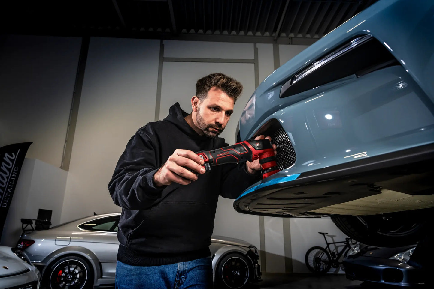 Flex PXE 80 cordless detailing polisher with protective ring, soft grip, and electronic management system for efficiency.