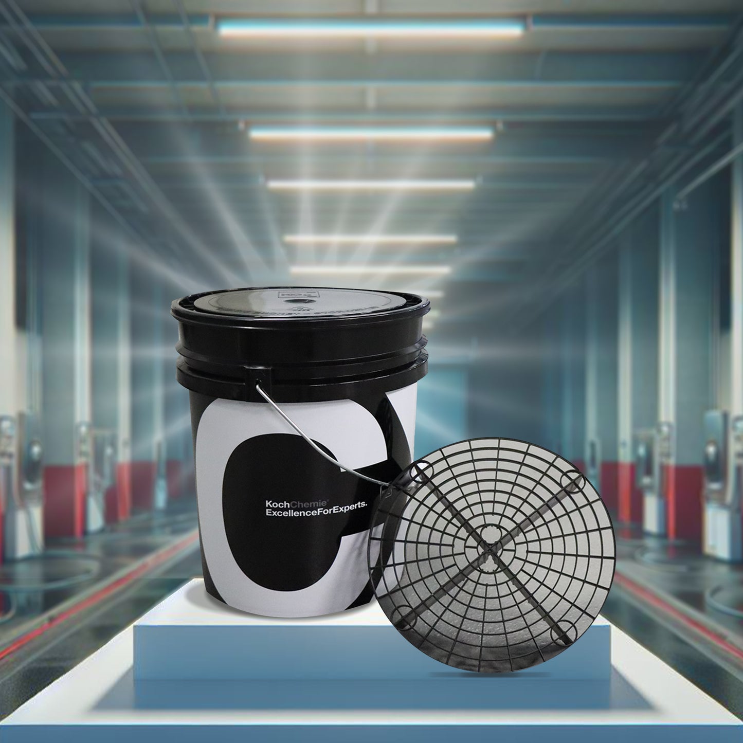 Koch Chemie Detailing Bucket Set with reinforced rim, 5 GAL capacity, GritGuard strainer, and matching click lid for scratch-free car washes.