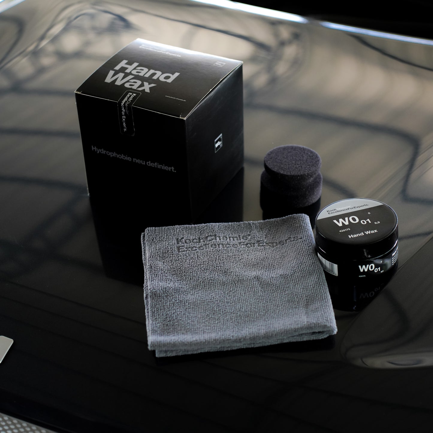 Koch Chemie Hand Wax W0.01 175ml, high-performance wax for glossy, hydrophobic protection on painted car and bike surfaces.