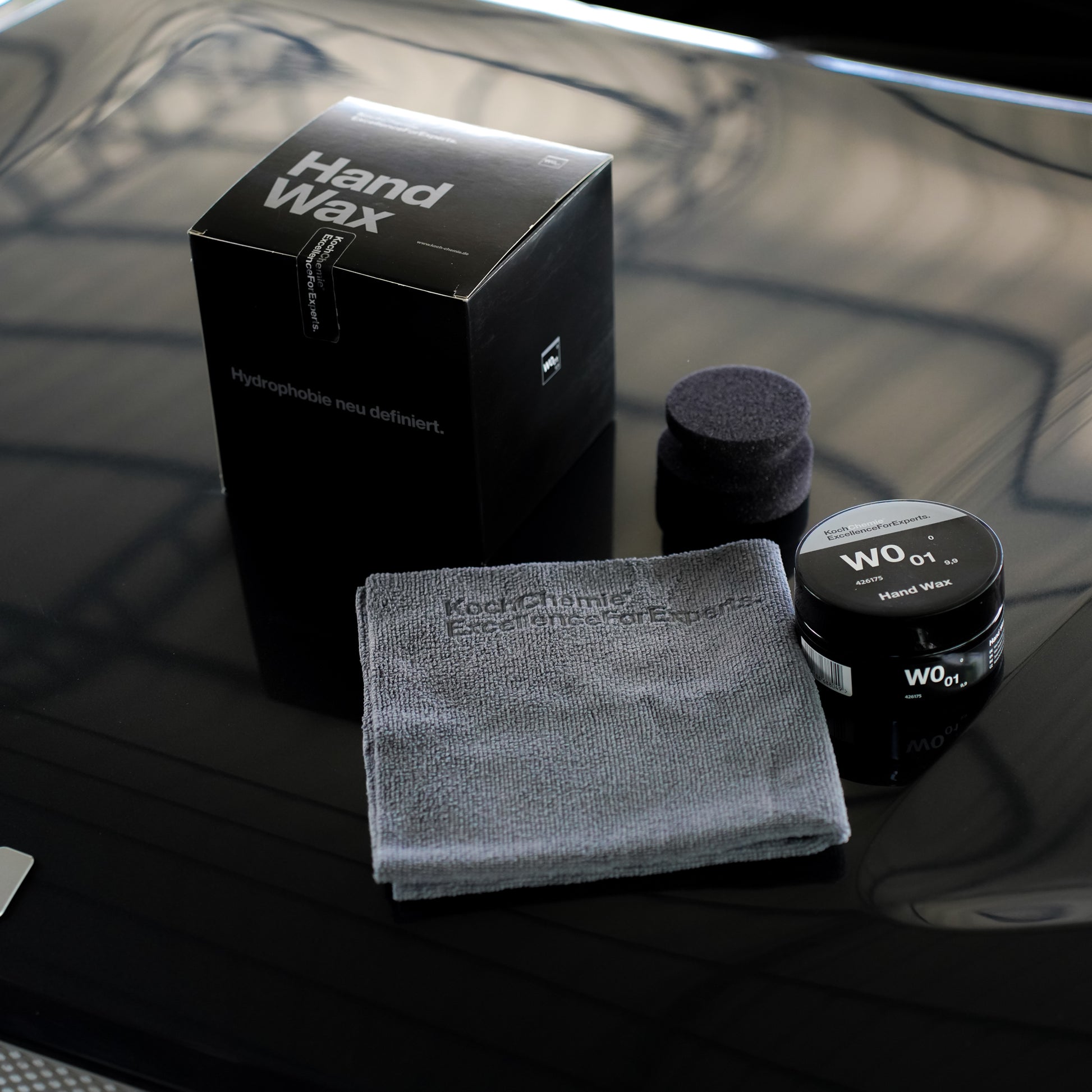 Koch Chemie Hand Wax W0.01 175ml, high-performance wax for glossy, hydrophobic protection on painted car and bike surfaces.