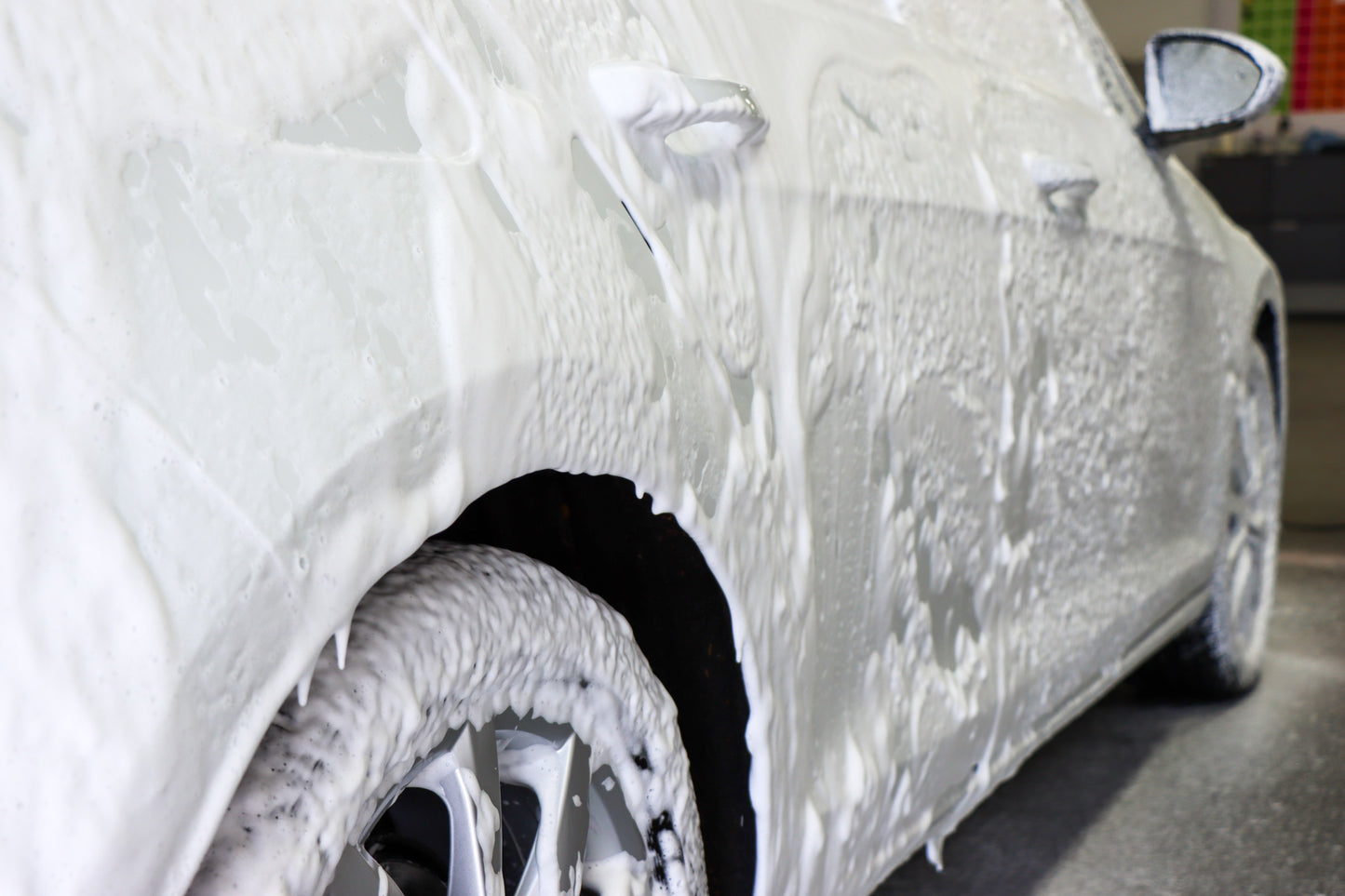 Koch Chemie Gentle Snow Foam 1L, versatile car cleaning foam that creates long-lasting foam for pre-wash and hand washing applications.