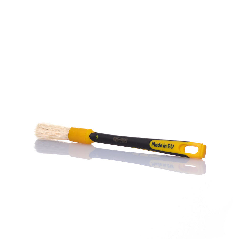 Work Stuff Detailing Brush Classic Rubber 16mm with ergonomic rubber handle for comfortable grip and effective cleaning of car interiors and rims.