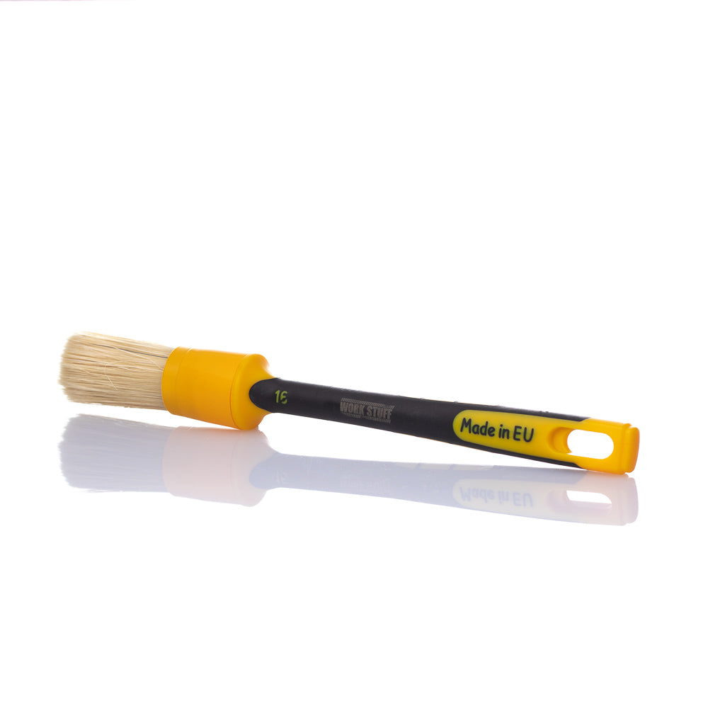 Classic Rubber Detailing Brush 30mm with synthetic and natural bristles for gentle yet powerful cleaning on various car surfaces.