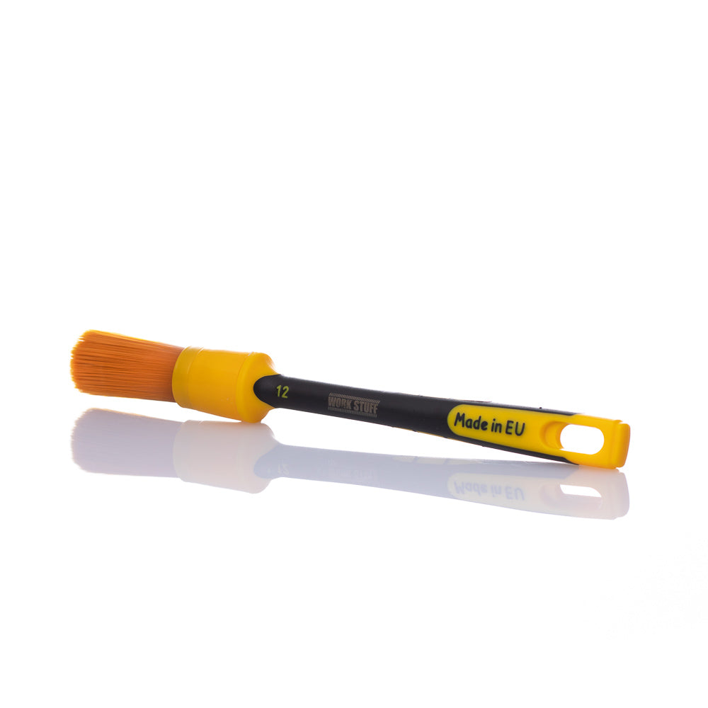 Albino Orange detailing brush with a durable rubber handle to minimize paintwork damage during cleaning