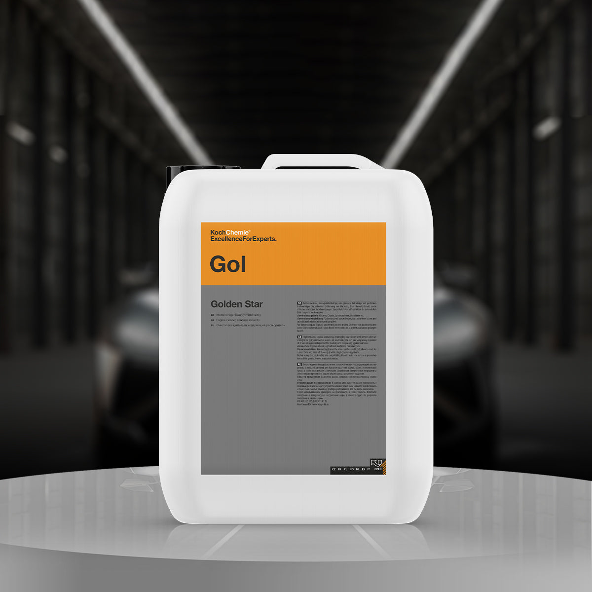 Koch Chemie Golden Star 30L engine cleaner, a solvent-based formula designed to remove oils, waxes, and heavy dirt from engines and machinery.