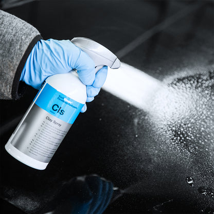 Koch Chemie Clay Spray 500ml for varnish and glass, offering effective lubricity and easy residue removal with a microfiber cloth.